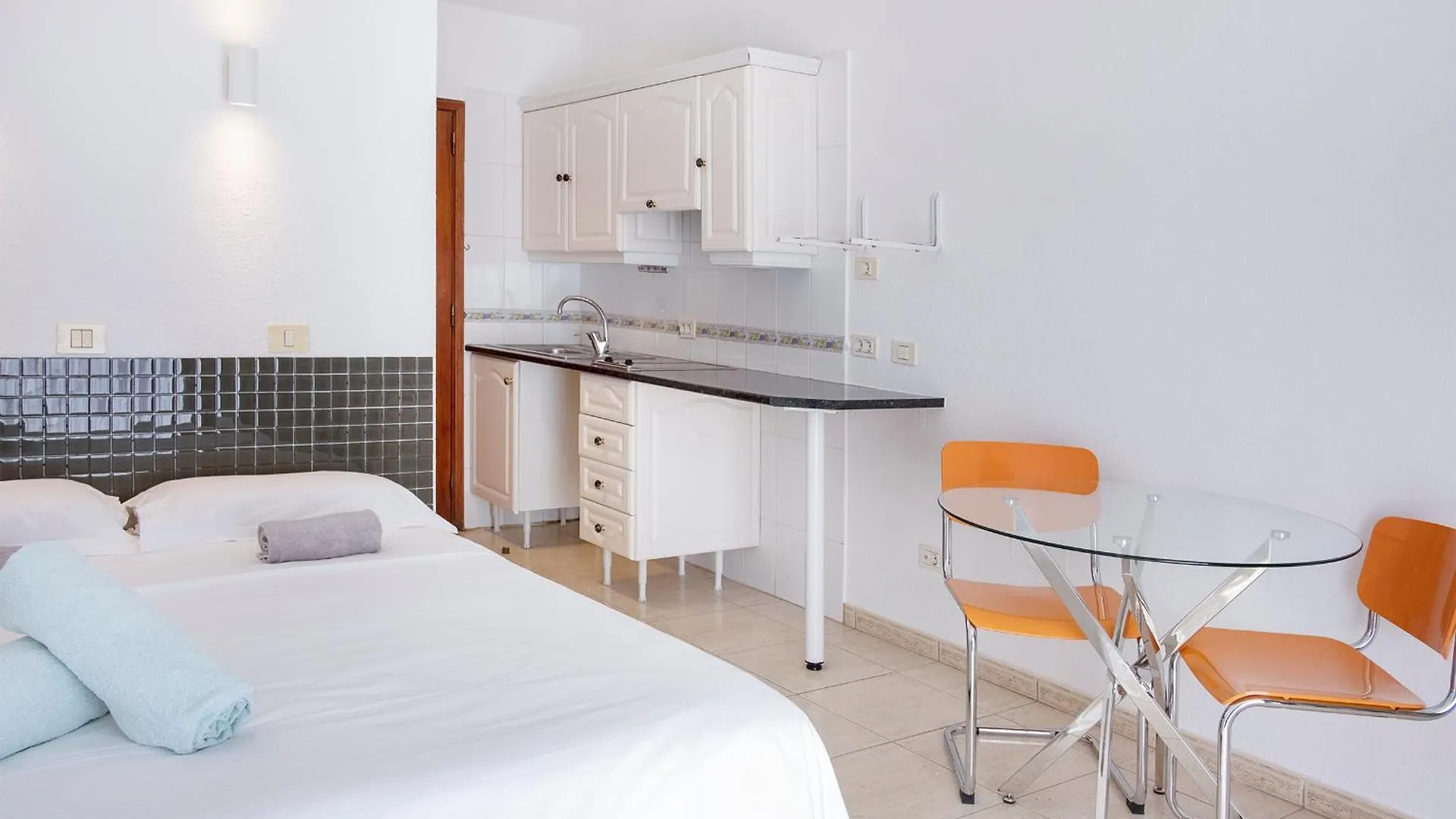 The Club - Accommodation - Dining - Events San Miguel de Abona España