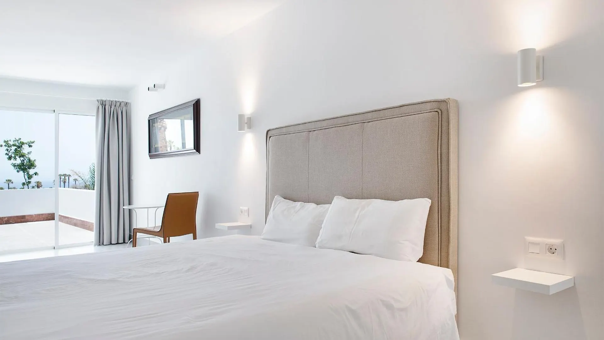 The Club - Accommodation - Dining - Events San Miguel de Abona Apartamento