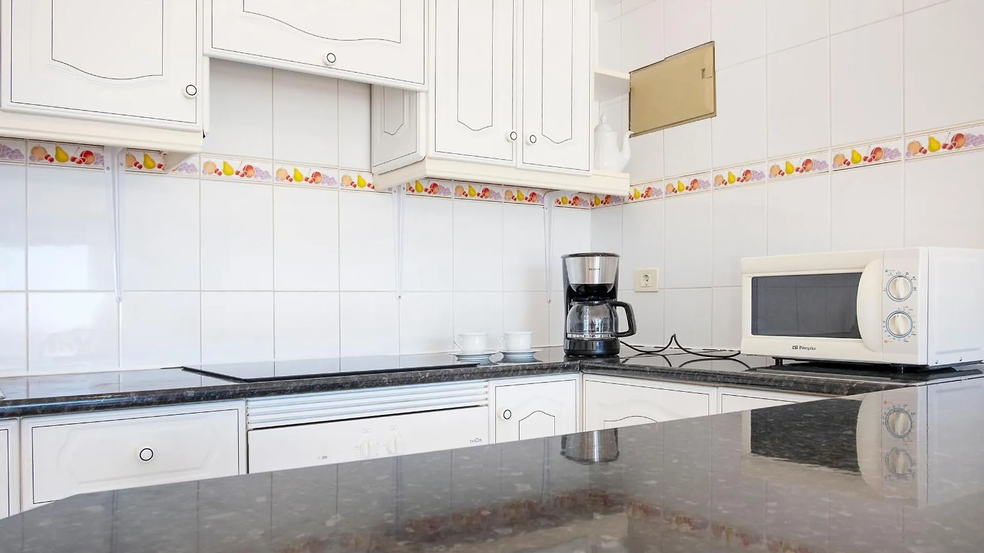 The Club - Accommodation - Dining - Events San Miguel de Abona Apartment